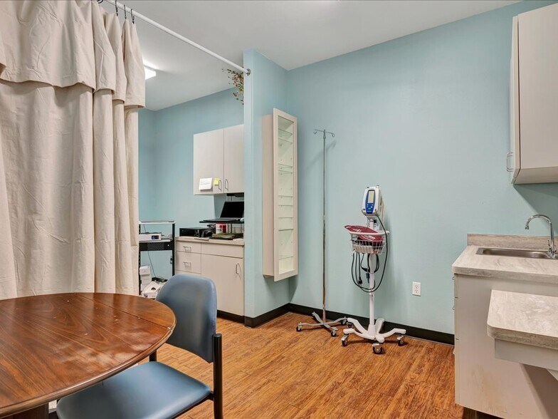 More Photos Of 203 Christie Dr, Lufkin Healthcare For Sale