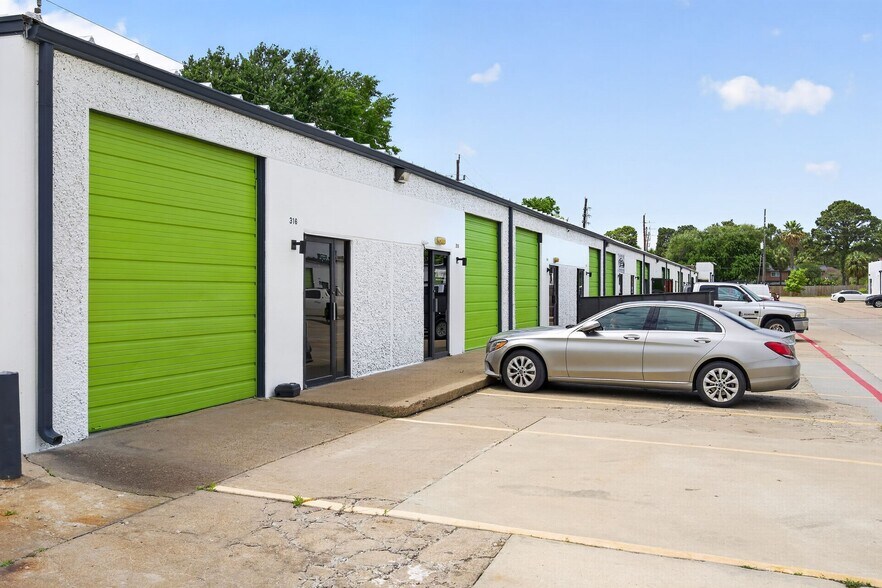 More Photos Of 13940 Bammel North Houston Rd, Houston Unknown For Lease
