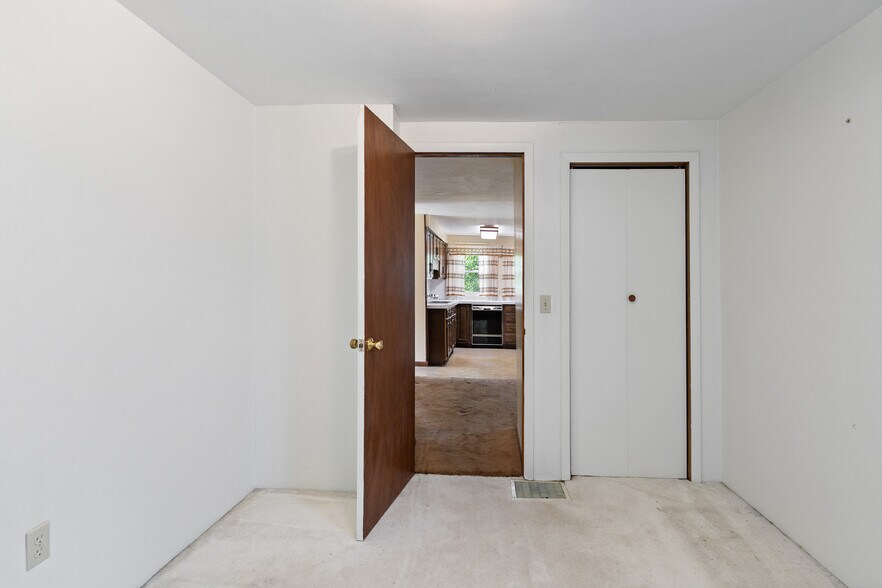 More Photos Of 608 Applegrove St NW, North Canton Office For Sale