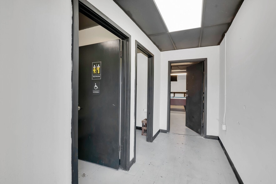 More Photos Of 10-14 W Illiana St, Orlando Warehouse For Sale