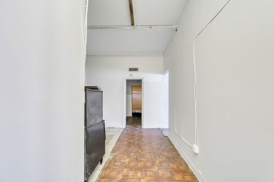 More Photos Of 2203 Skidaway Rd, Savannah Freestanding For Sale