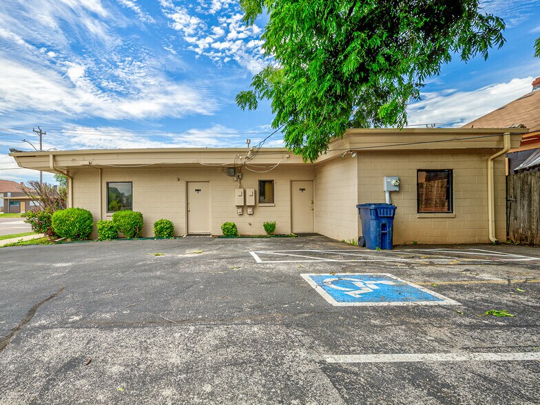 More Photos Of 1420 Linwood Blvd, Oklahoma City Office For Sale