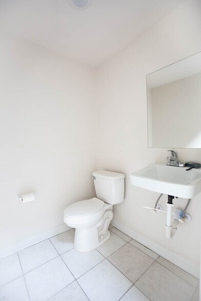 More Photos Of 2280 Avocado Ave, Melbourne Warehouse For Lease