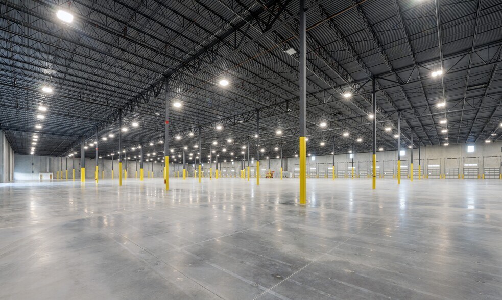 More Photos Of 2200 NE 7th Ave, Dania Beach Distribution For Lease