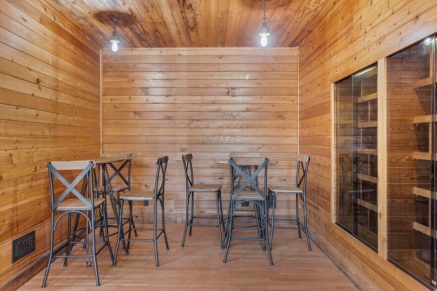 More Photos Of 109 E B St, Cedar Creek Freestanding For Sale