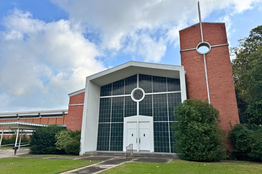 More Photos Of 821 Laurel St, La Marque Religious Facility For Sale