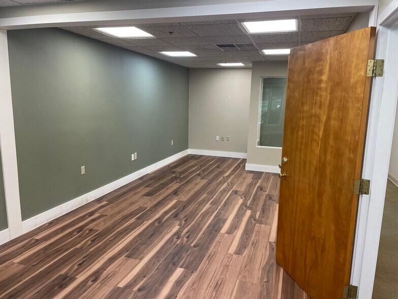More Photos Of 871 Turnpike St, North Andover Office For Lease