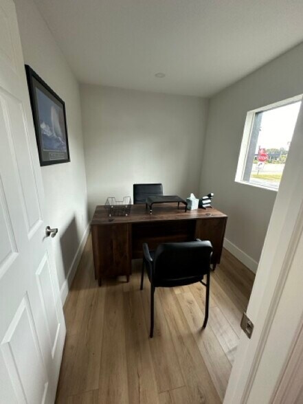 More Photos Of 1314 S Semoran Blvd, Orlando Office For Lease