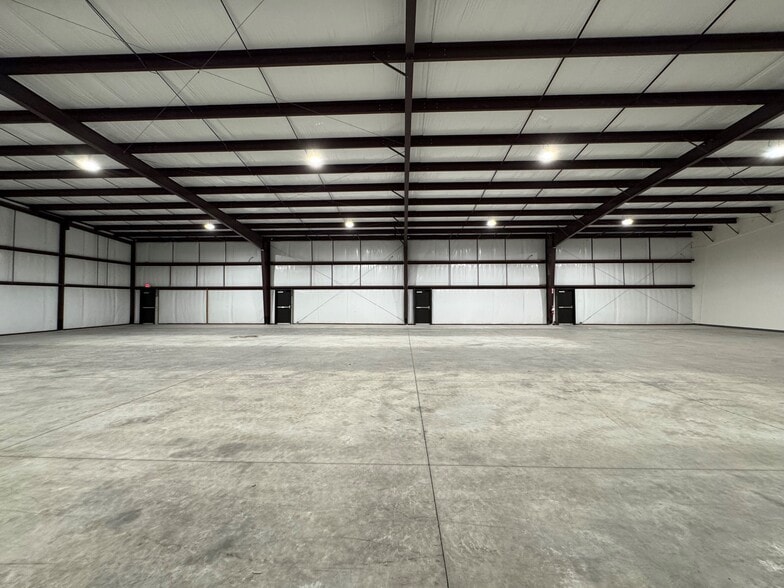 More Photos Of 2001 Poplar Pl, Panama City Warehouse For Lease