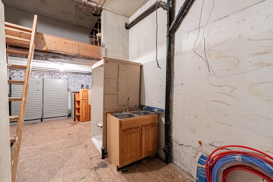 More Photos Of 65 N 200 E, Roosevelt Restaurant For Sale