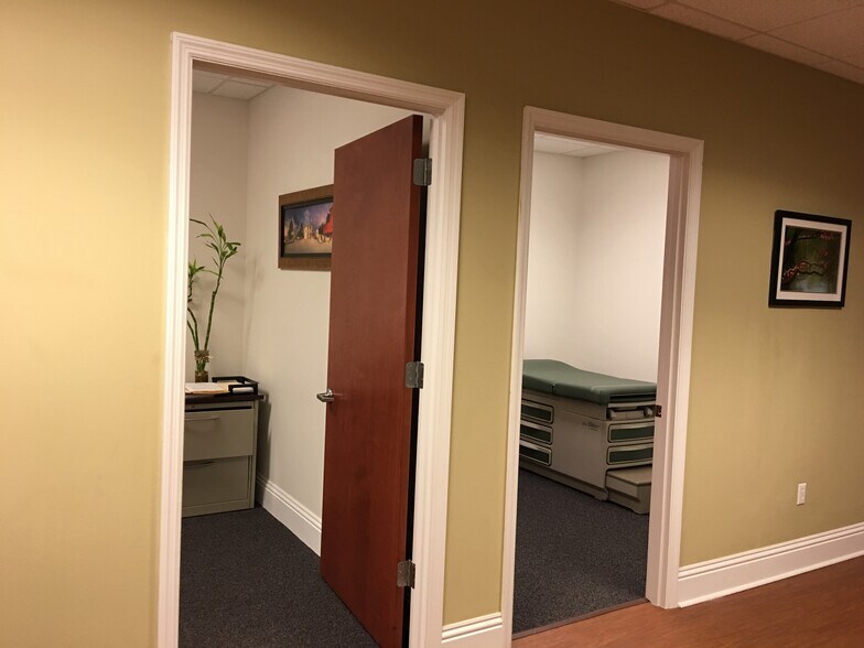 More Photos Of 1307 S International Pky, Lake Mary Office For Lease