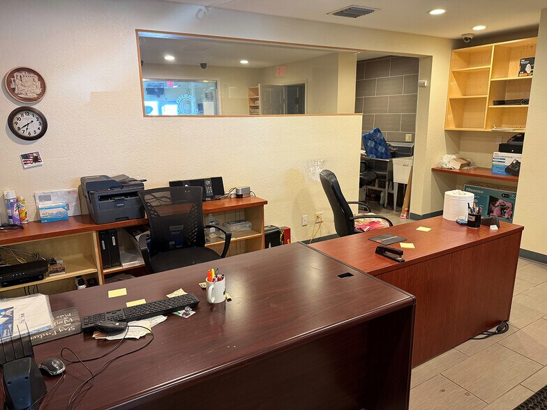 More Photos Of 501-509 S Dixie Hwy E, Pompano Beach Warehouse For Lease