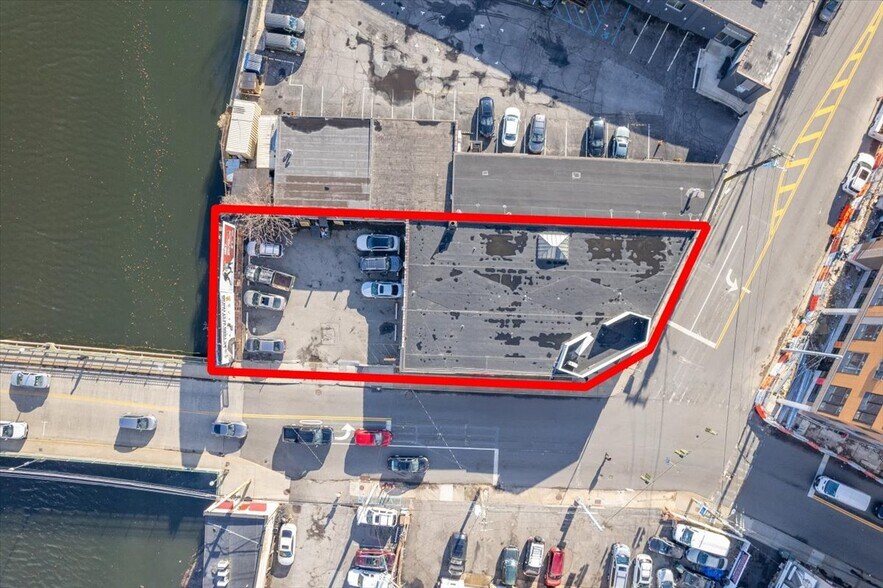 More Photos Of 10 Mill St, Port Chester Freestanding For Lease