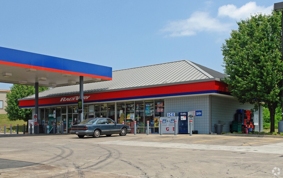 Primary Photo Of 1141 Lenoir Rhyne Blvd SE, Hickory Convenience Store For Sale