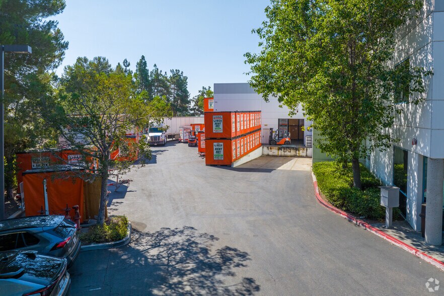 More Photos Of 12375 World Trade Dr, San Diego Warehouse For Lease