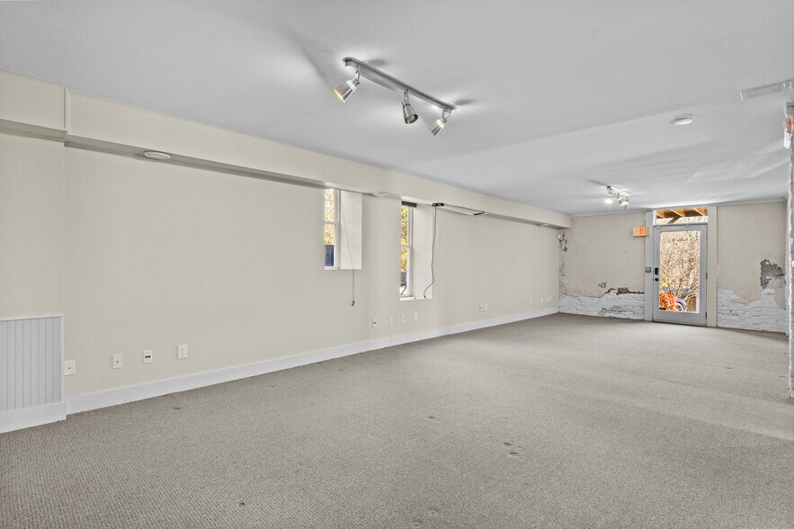 More Photos Of 90 E Moreno St, Buford Office Residential For Sale