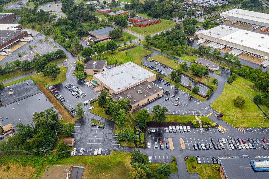 More Photos Of 161 Thorn Hill Rd, Warrendale Light Manufacturing For Lease