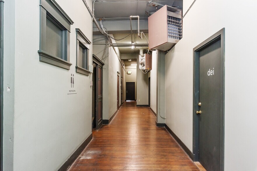More Photos Of 1205 E Pike St, Seattle Loft Creative Space For Lease