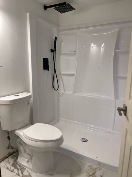 More Photos Of 355 E Crossville Rd, Roswell Office For Sale