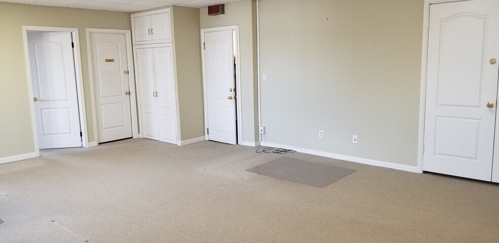 More Photos Of 575 White Plains Rd, Eastchester Office For Lease