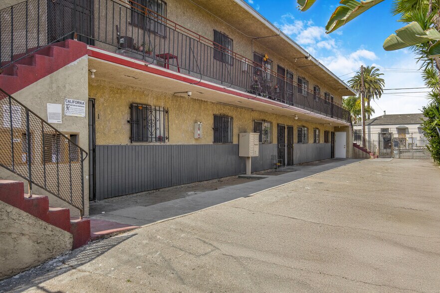 More Photos Of 7427 S Figueroa St, Los Angeles Apartments For Sale
