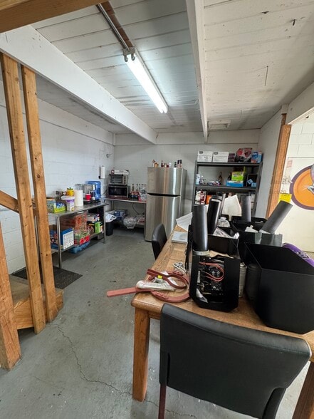 More Photos Of 17514 Bothell Way NE, Bothell Warehouse For Lease