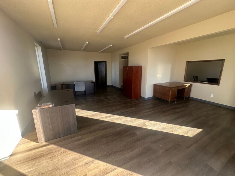 More Photos Of 2301 Memorial Hwy, Council Bluffs Warehouse For Lease