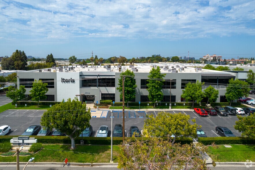 More Photos Of 2501 S Pullman St, Santa Ana Unknown For Lease