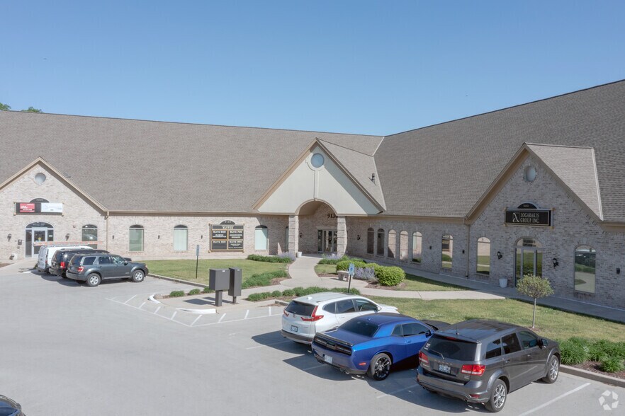 More Photos Of 9130 W Loomis Rd, Franklin Medical For Lease
