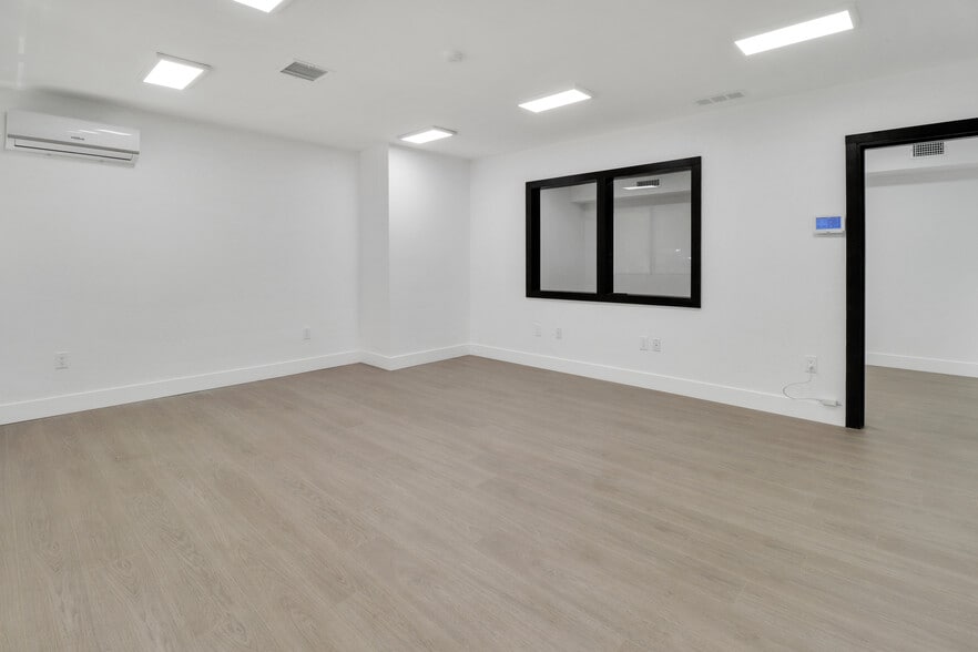 More Photos Of 14852 Ventura Blvd, Sherman Oaks Loft Creative Space For Lease