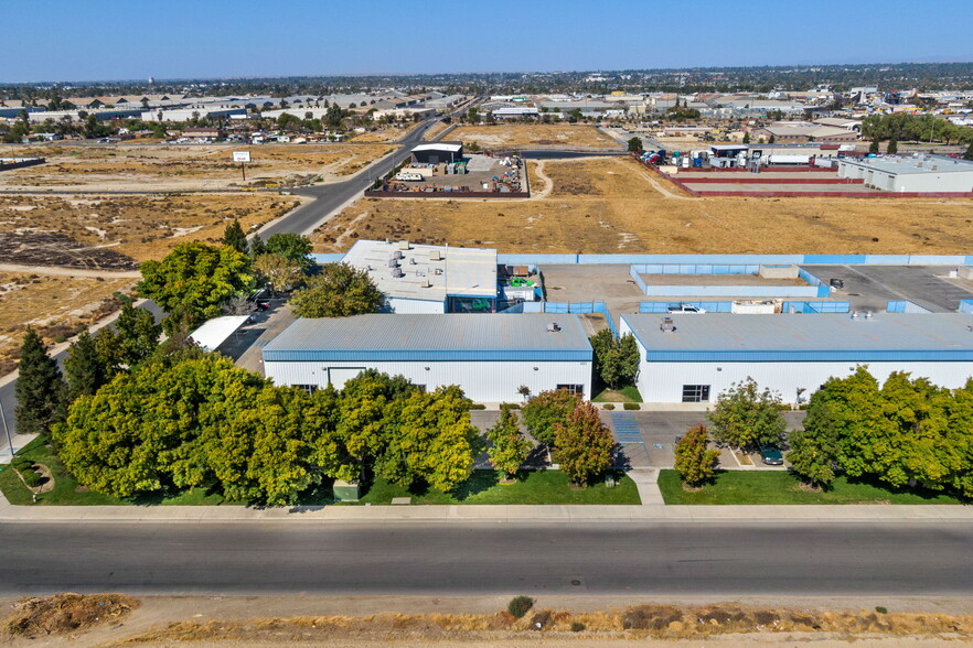 More Photos Of 2550 E Belle Ter, Bakersfield Manufacturing For Lease