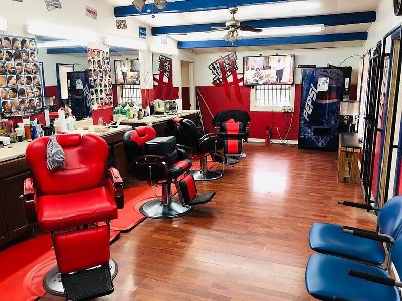 More Photos Of 6516 W Montgomery Rd, Houston Freestanding For Lease