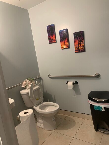 More Photos Of 8455-8471 W Oakland Park Blvd, Sunrise Office For Lease