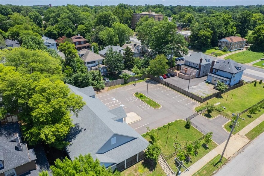 More Photos Of 1430 Poplar Ave, Memphis Office For Sale