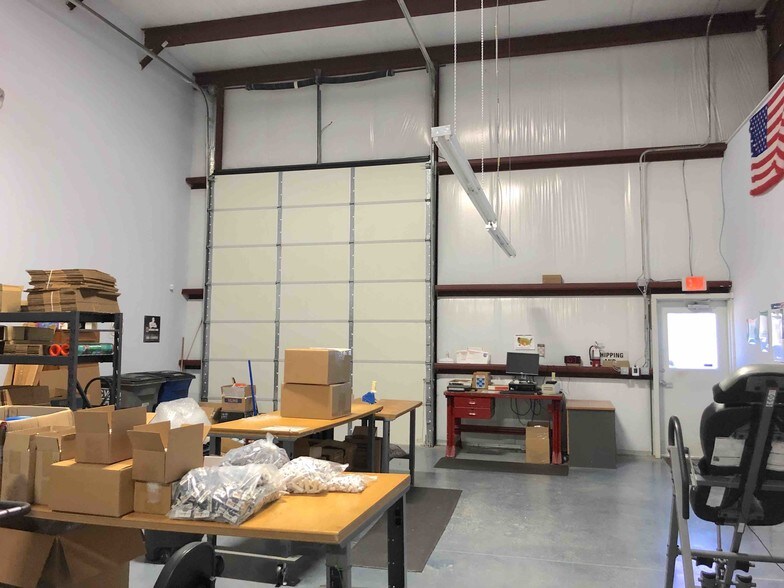 More Photos Of 124 Rose Ln, Frisco Warehouse For Lease