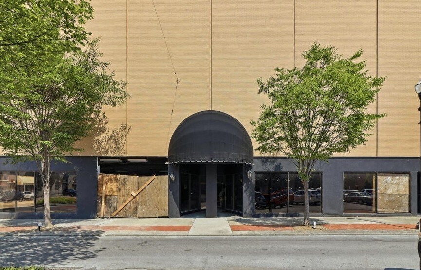 Primary Photo Of 300 Broad St, Kingsport General Retail For Sale