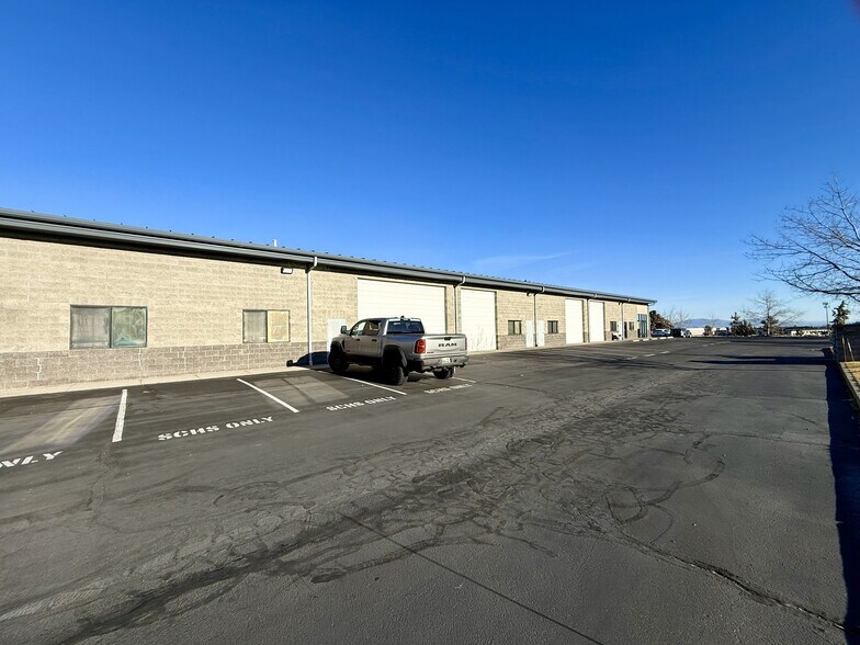 More Photos Of 62968 Layton Ave, Bend Service For Lease