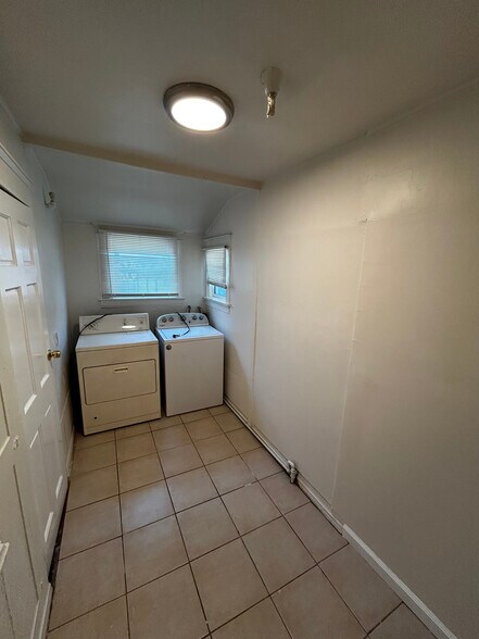 More Photos Of 932 Walnut Ave, Long Beach Specialty For Sale