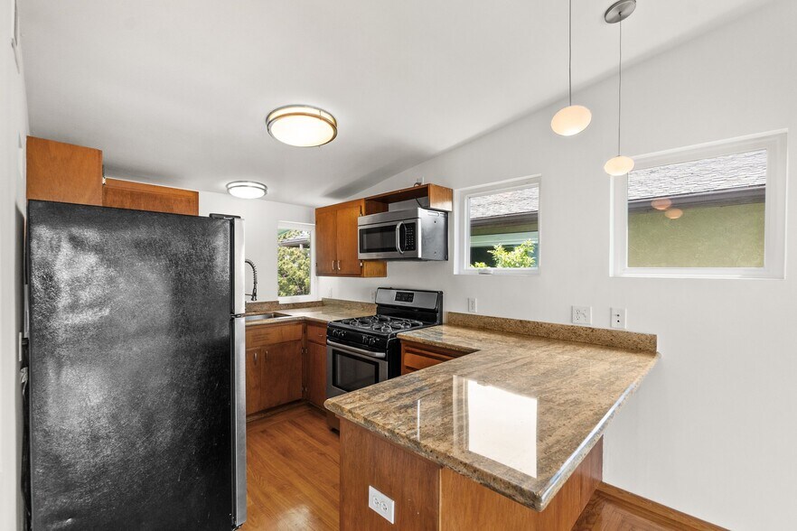 More Photos Of 620 Golden Gate Ave, Richmond Apartments For Sale