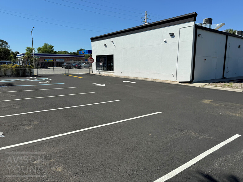 More Photos Of 2607 Edgewater Dr, Orlando General Retail For Sale