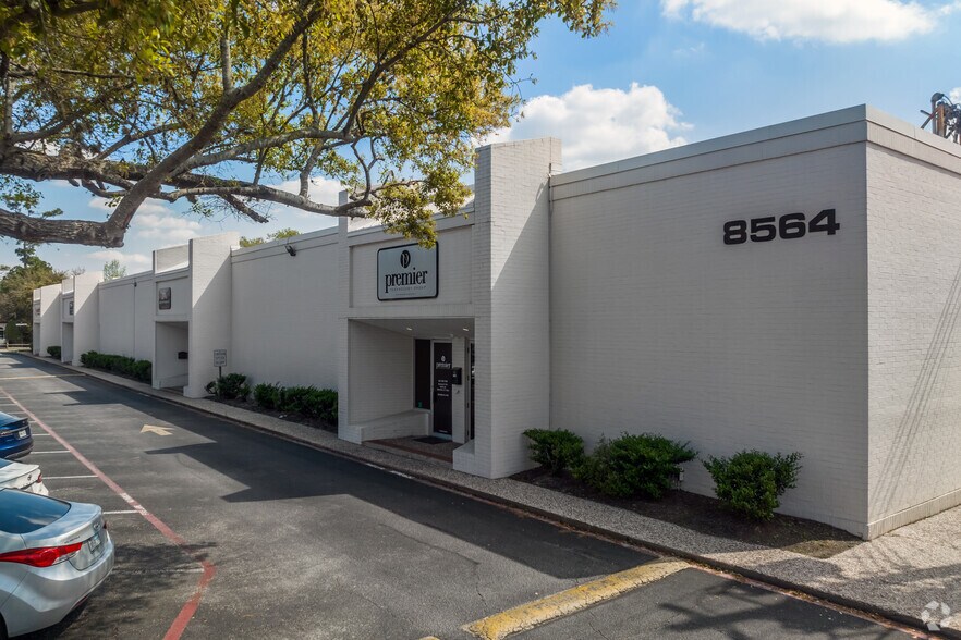 More Photos Of 8554 Katy Fwy, Houston Unknown For Lease