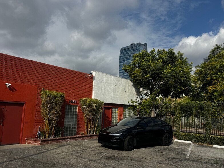 More Photos Of 1321 W 12th St, Los Angeles Light Manufacturing For Lease