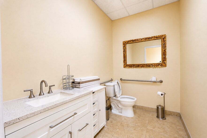 More Photos Of 20841 Johnson St, Pembroke Pines Warehouse For Lease