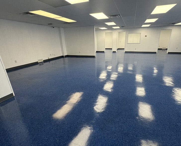 More Photos Of 2304 N Chester St, Gastonia Warehouse For Lease
