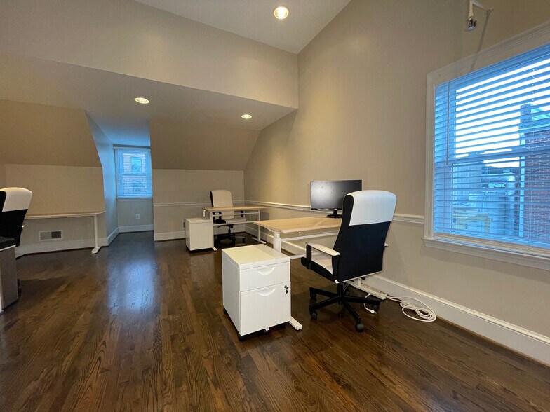 More Photos Of 123 N Henry St, Alexandria Office For Lease