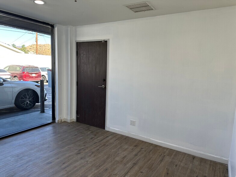 More Photos Of 8000-8010 Wheatland Ave, Sun Valley Manufacturing For Sale