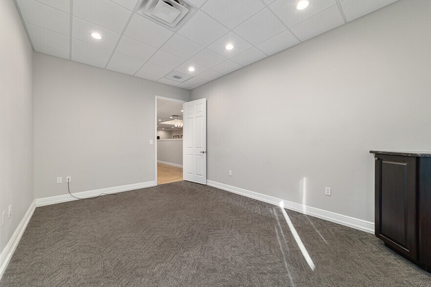 More Photos Of 809 County Road 466, The Villages Medical For Sale