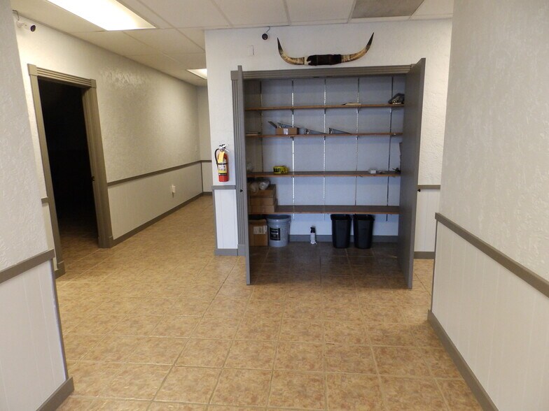 More Photos Of 2005 Tile Factory Rd, Palestine Manufacturing For Lease