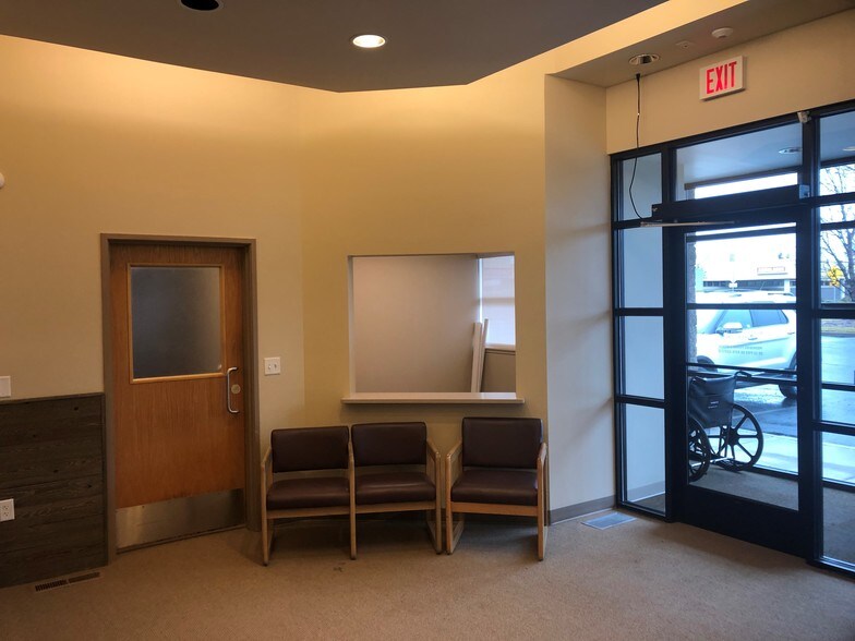 More Photos Of 111 NW Larch Ave, Redmond Office For Sale