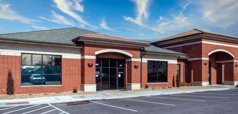 Primary Photo Of 230-262 NE Tudor Rd, Lee's Summit Medical For Sale